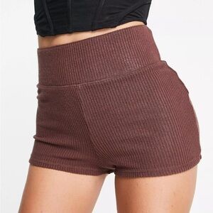 NWOT Abercrombie & Fitch knitted lounge shorts in brown. Size Medium